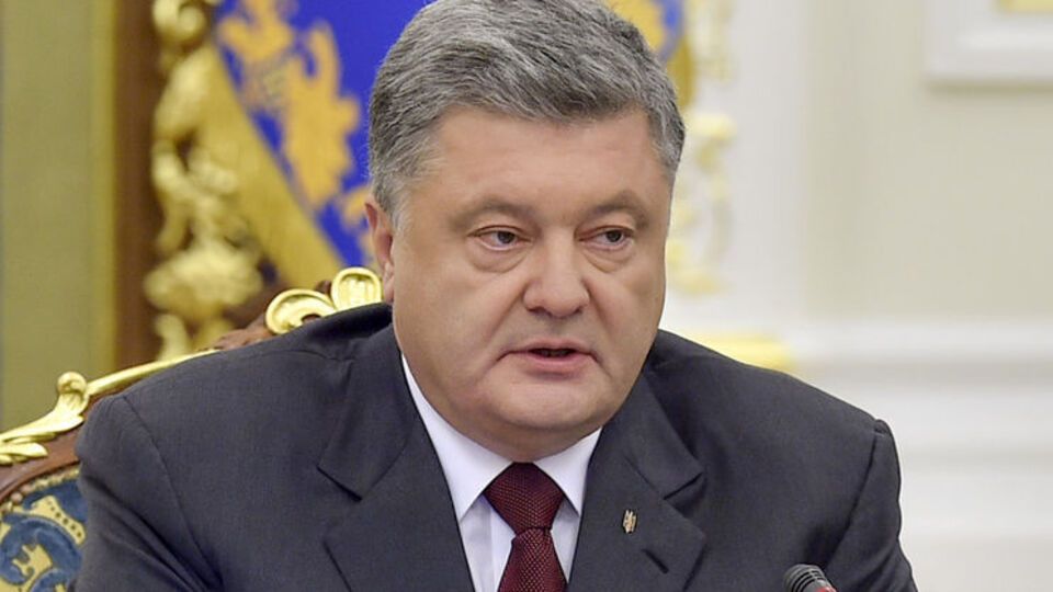 Порошенко заявил, что на оборону необходимо направить не меньше 129 млрд грн