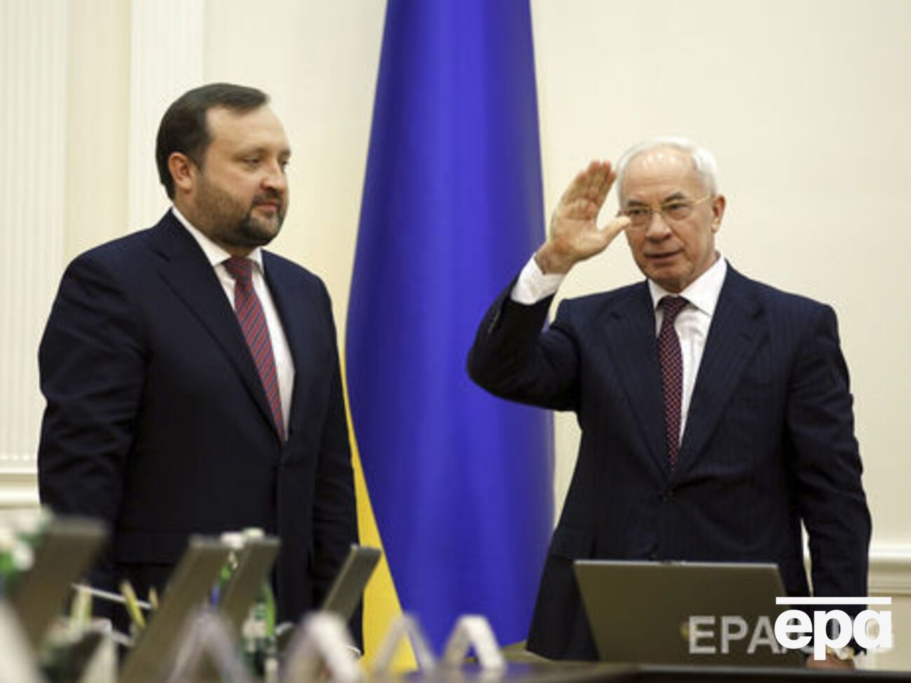 По данным ГПУ, Сергей Арбузов (слева) скрывается в России