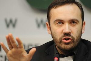 По словам Пономарева, Клинтон – сторонница realpolitik, поэтому с ней будет проще договариваться