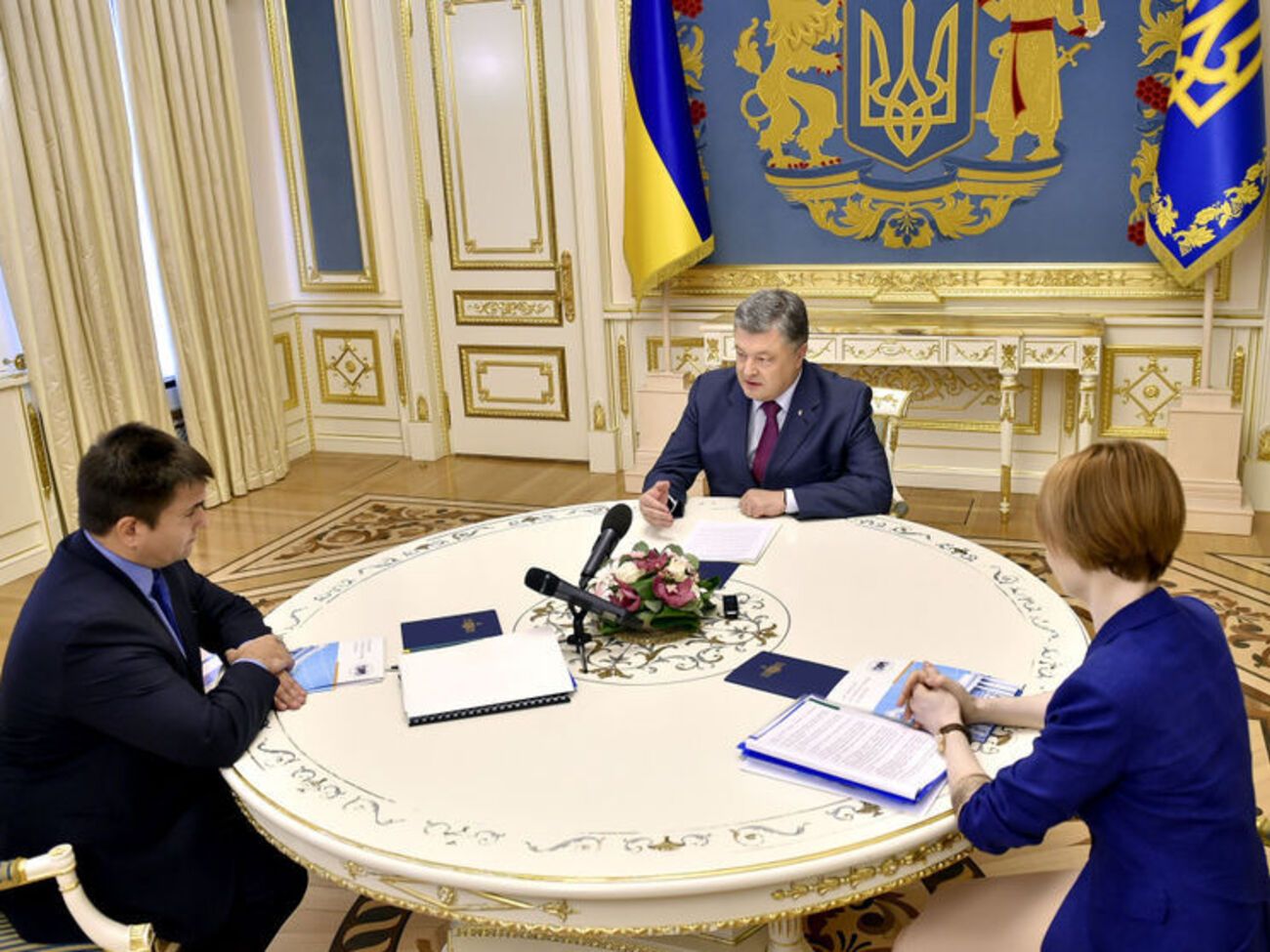 Порошенко поручил Климкину подать иск против РФ