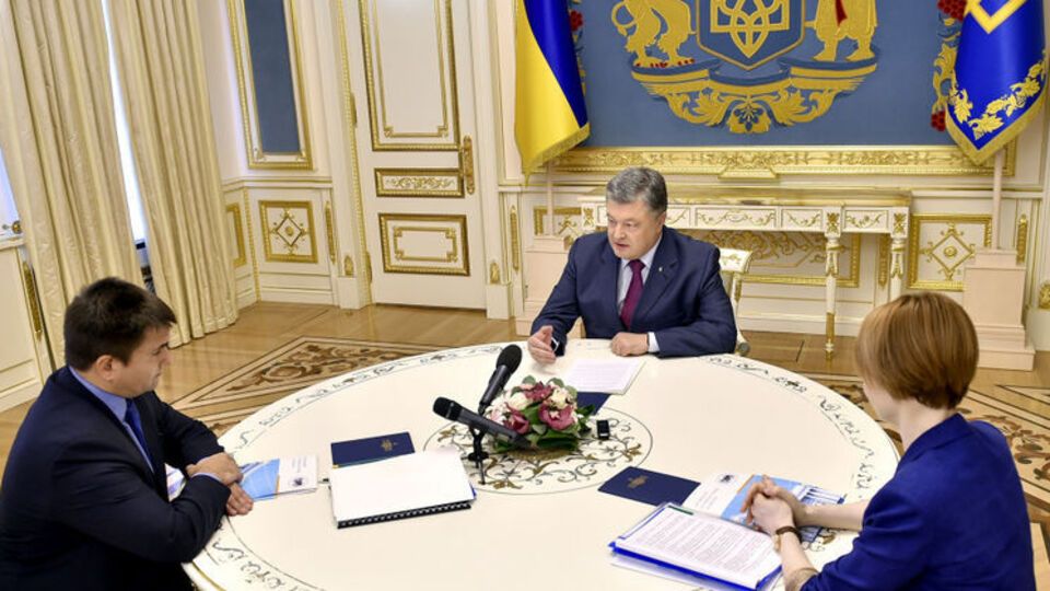 Порошенко поручил Климкину подать иск против РФ