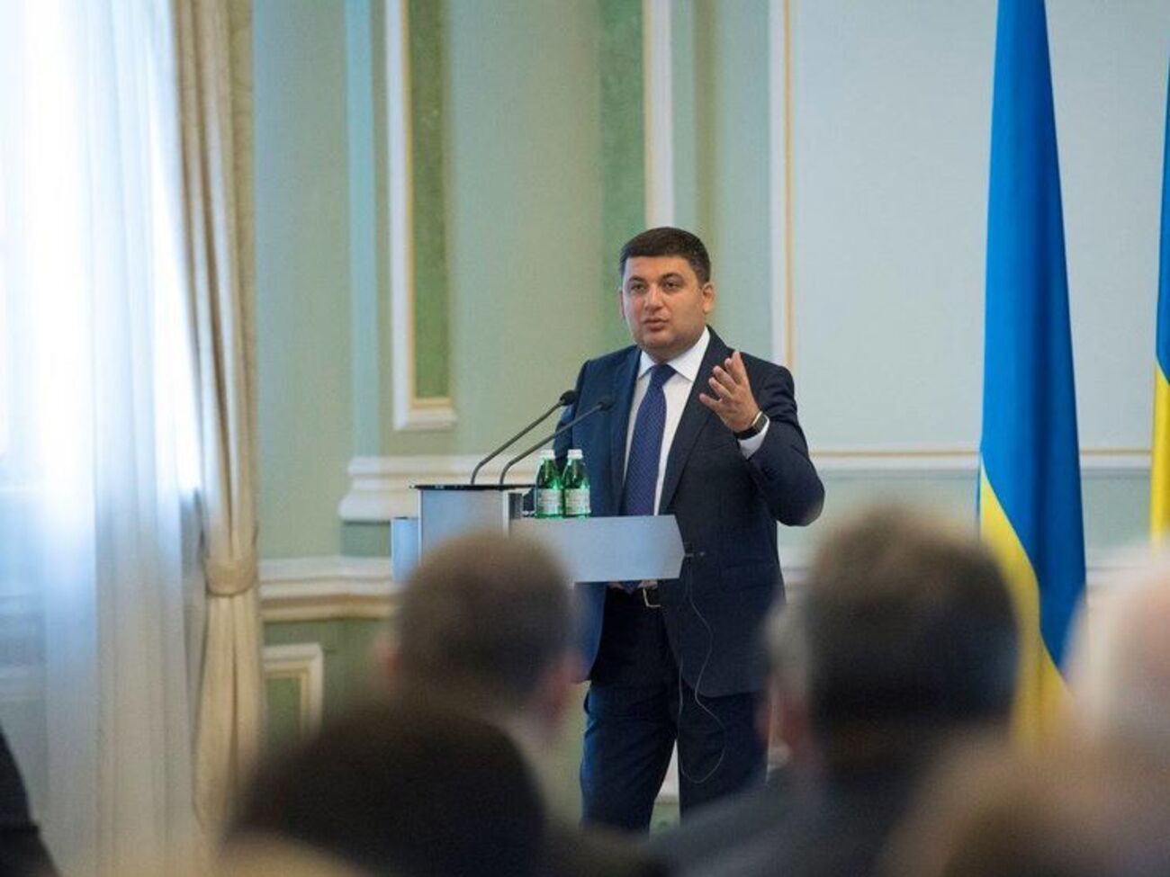 Гройсман: На конец 2017 года средняя заработная плата педагога будет составлять 6 тыс. грн
