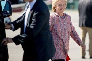 Клинтон провела дома несколько дней