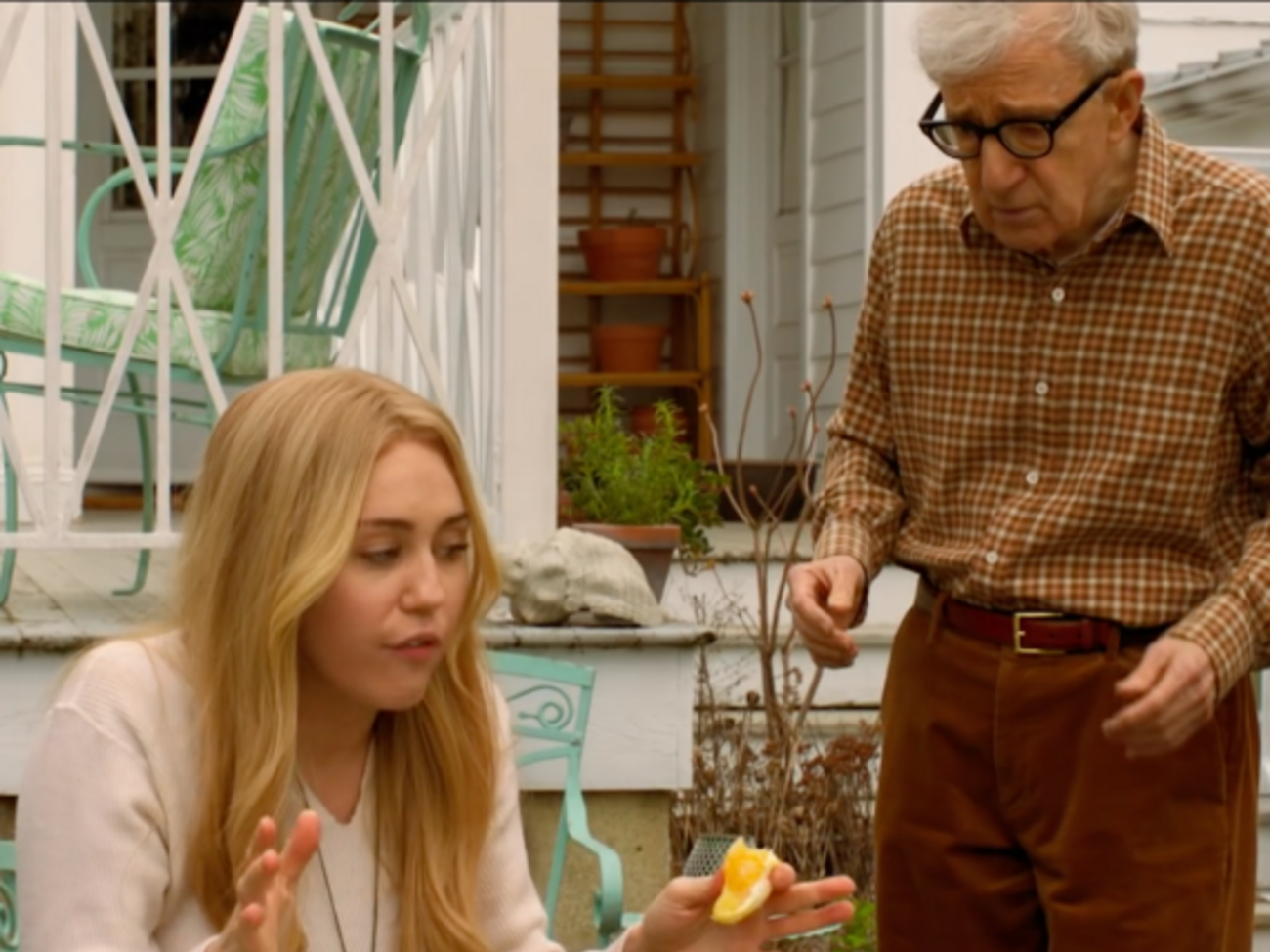 Сайрус исполнила одну из ролей в сериале Аллена