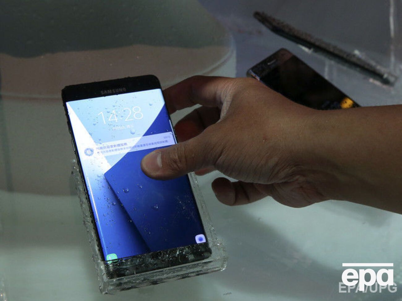 Samsung отзывает партию смартфонов из-за &nbsp;самовозгорания аккумулятора