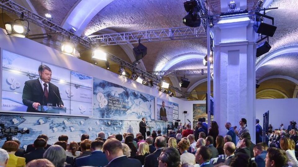 Порошенко призвал не применять относительно боевых действий на Донбассе термин "гражданская война"