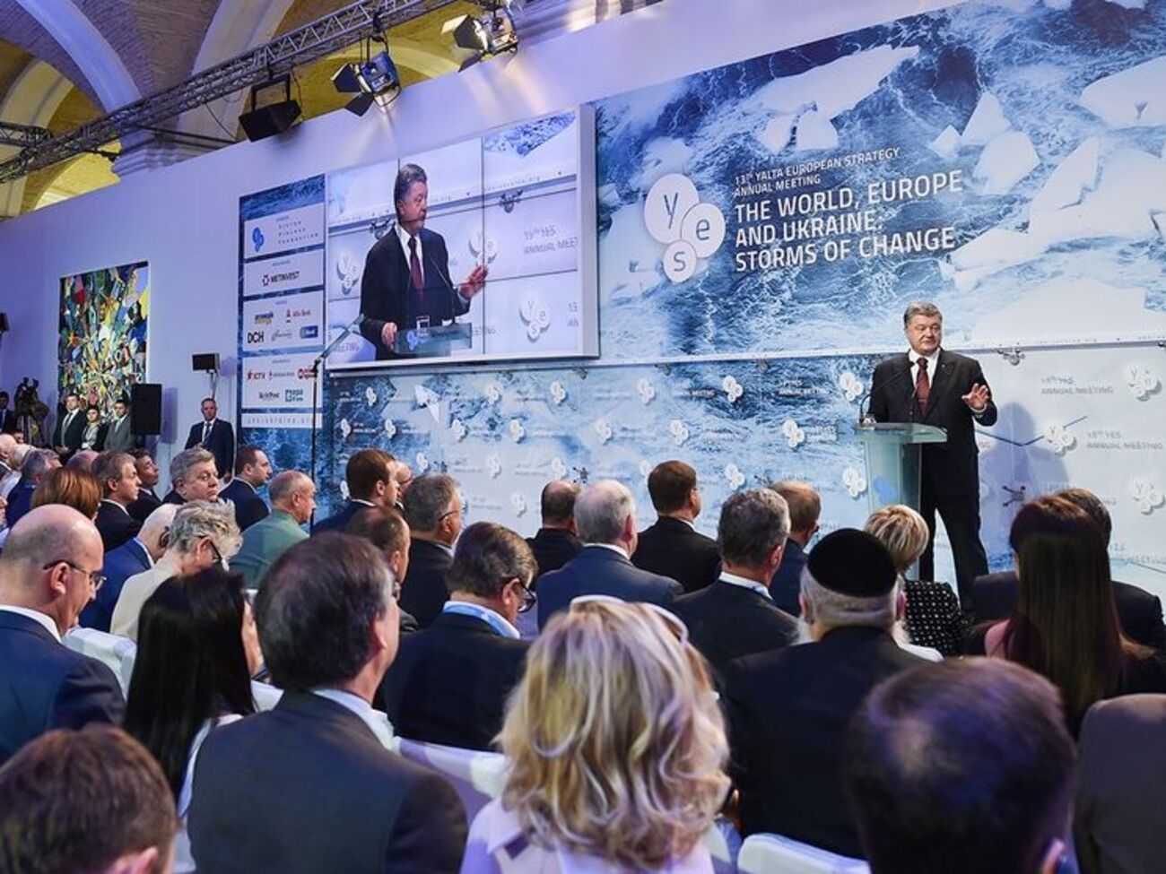 Президент подчеркнул, что выборы в Крыму Украина не признает