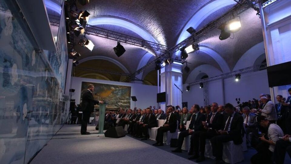 Порошенко призвал применить все возможные правовые механизмы для прекращения агрессии РФ