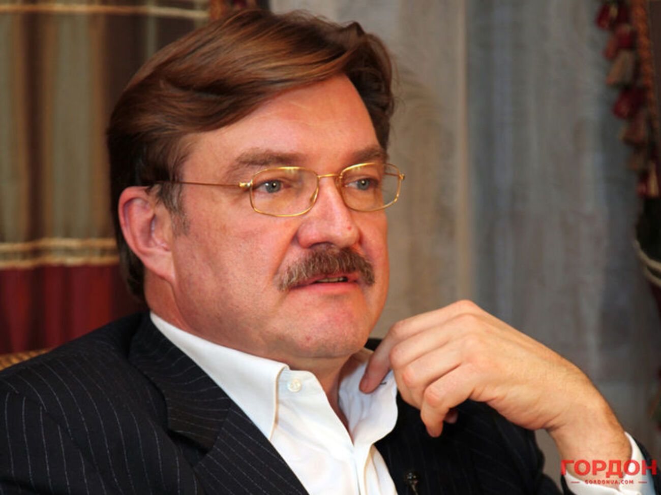 Евгений Киселев: Скажу не политкорректную вещь: я бы не противопоставлял ментальность российского и украинского избирателя. Под Киевом точно такие шестиметровые заборы, дворцы и поместья