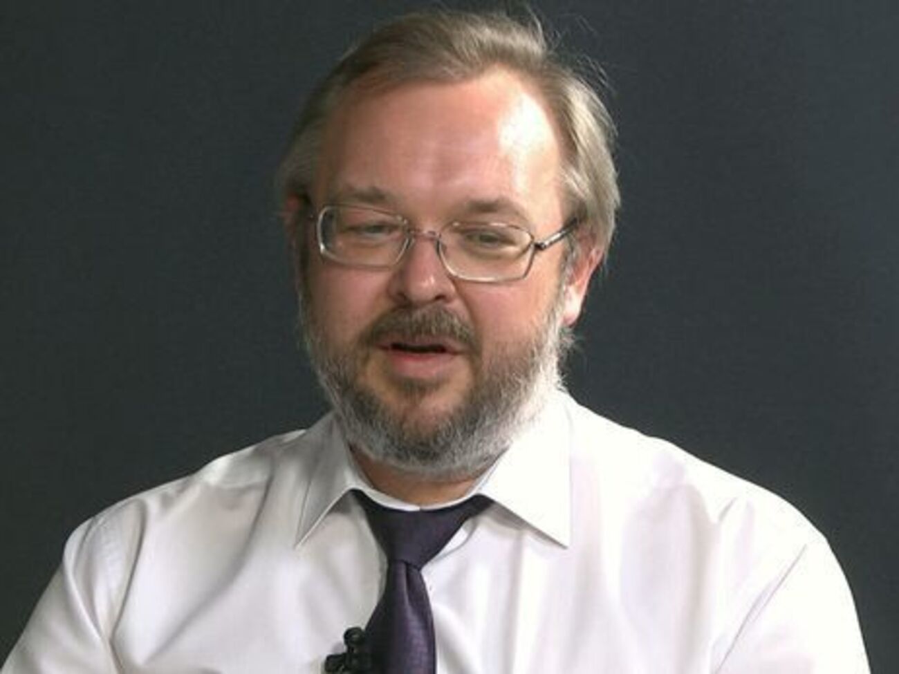 По словам Ермолаева, в стране сейчас нет ни развитого медиапространства, ни национально-культурного канала, ни современной электронной библиотеки