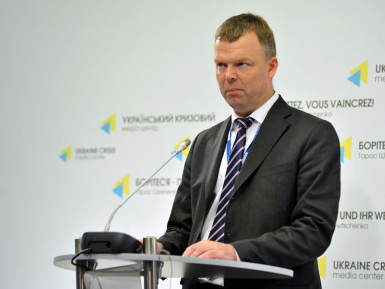 Хуг предупредил, что режим тишины на Донбассе непрочен