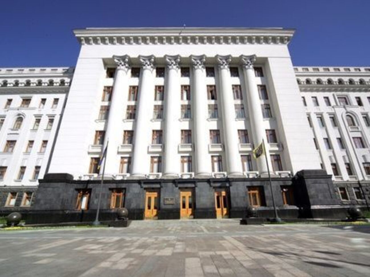 Источник издания отметил, что Данилюк "подставил" заявлениями об отмене стипендий студентам