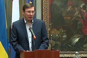 Картины передали голландским диломатам