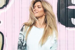 Брежнева с апельсином снялась для глянцевого журнала