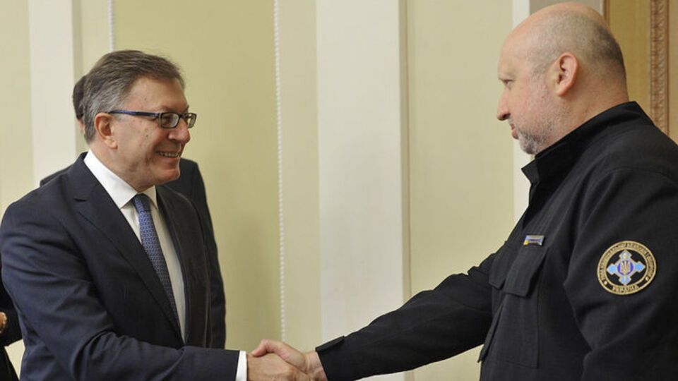 Турчинов отметил, что конфликт на востоке Украины – "центр дестабилизации" для всей Европы