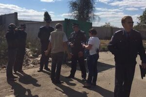 Возмущенные жители Синельниково дежурят на полигоне и перед горсоветом, отмечается на сайте