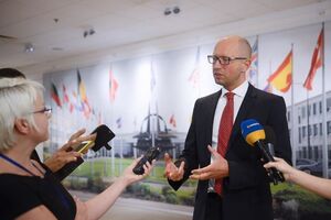 Яценюк: РФ угрожает свободному миру