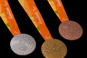 В пятницу украинские паралимпийцы завоевали золото, серебро и бронзу