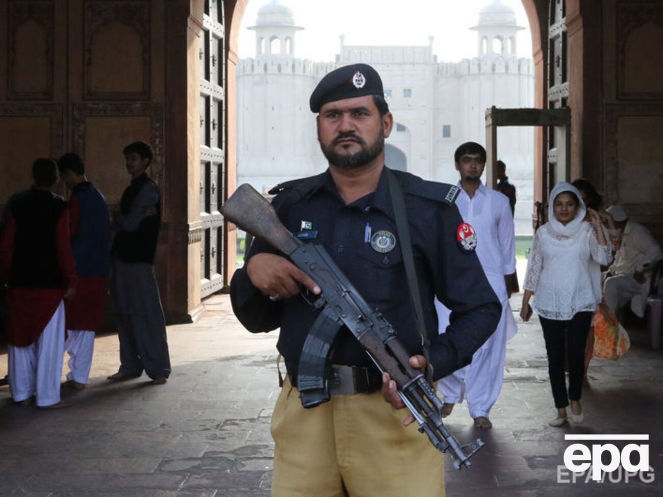 Террористы в Пакистане атакуют культовые учреждения