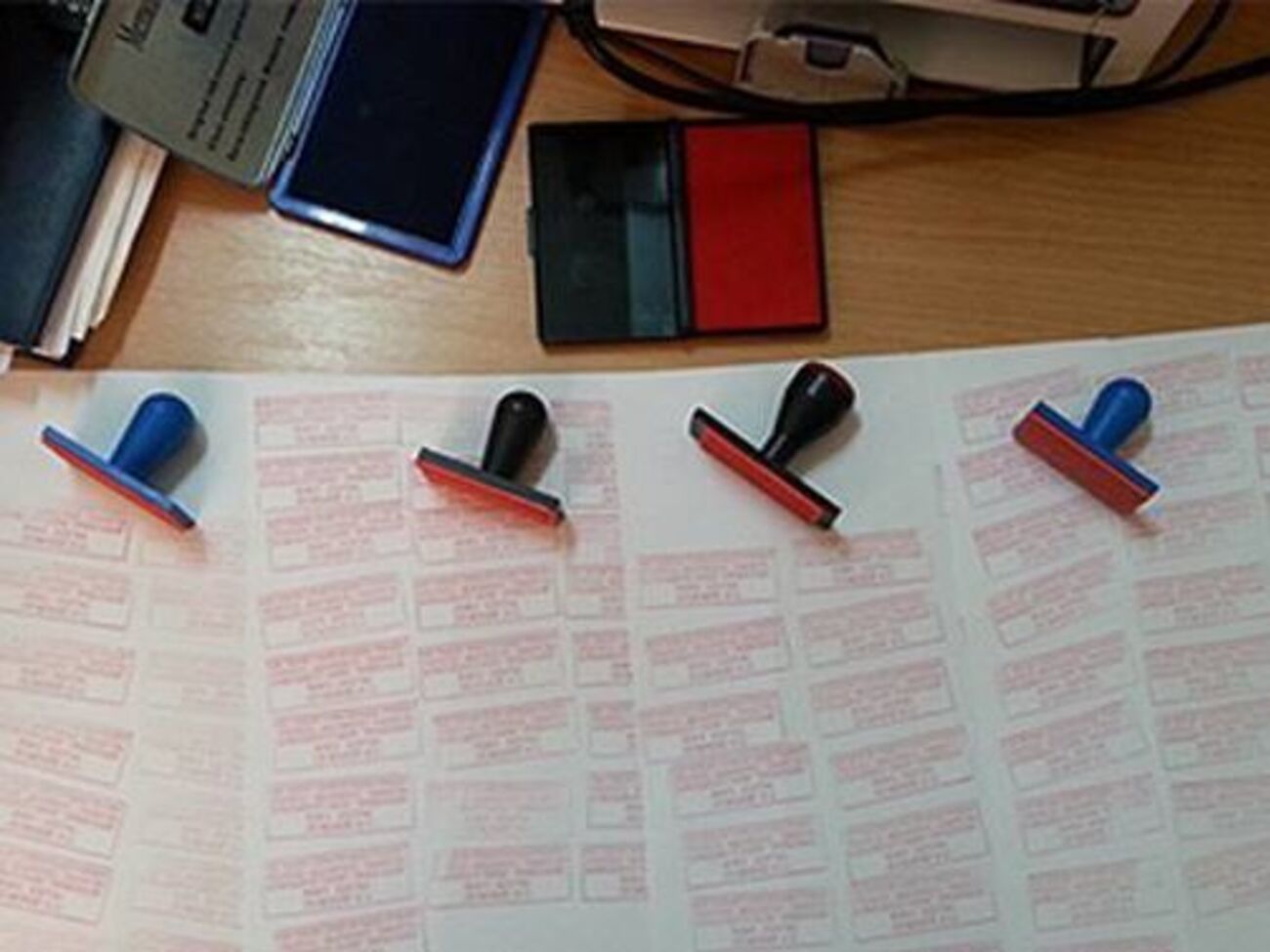 Задержанные также подделывали штампы и печати