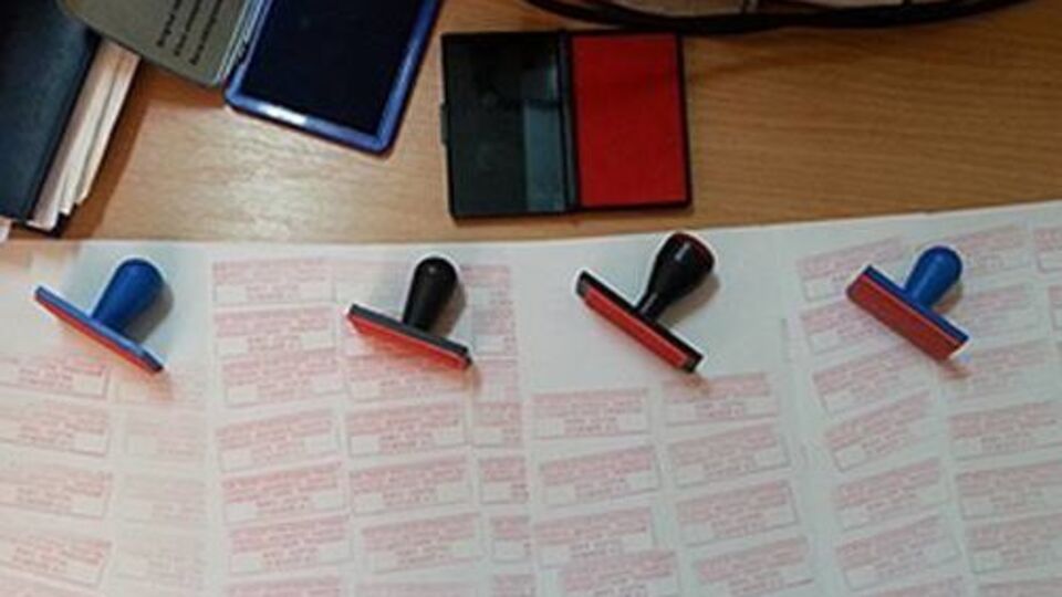 Задержанные также подделывали штампы и печати