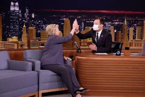 Болезнь Клинтон стала объектом шуток