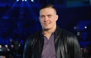 Усик боксирует за пояс чемпиона мира