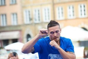 Усик добыл пояс чемпиона мира за 10 боев и установил рекорд