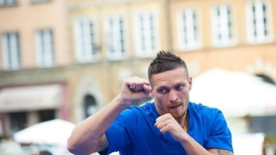 Усик добыл пояс чемпиона мира за 10 боев и установил рекорд