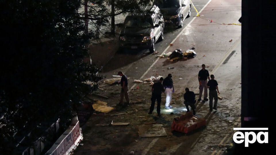 Эксперты продолжают исследовать место происшествия