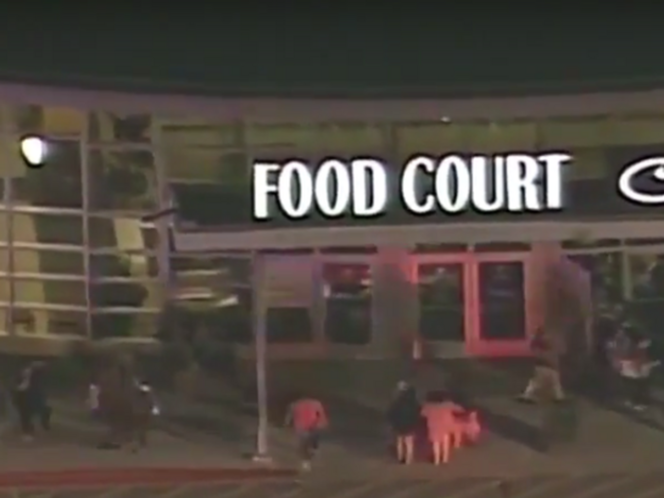 Нападение вызвало панику в торговом центре