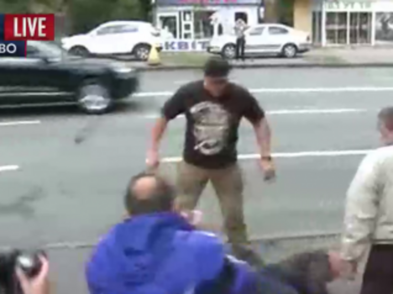 Мужчину избили под стенами посольства РФ в Киеве