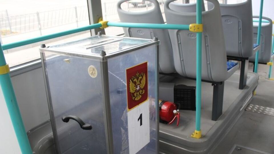 Симферопольские автобусы с урнами для голосования