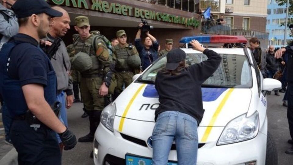 В результате стычек около генконсульства РФ в Одессе задержали четырех человек