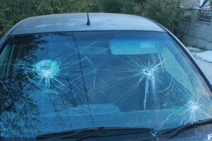 Яна Гончарова опубликовала фотографии своего изуродованного автомобиля