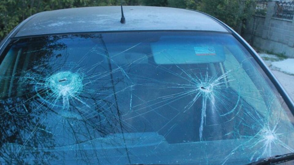 Яна Гончарова опубликовала фотографии своего изуродованного автомобиля