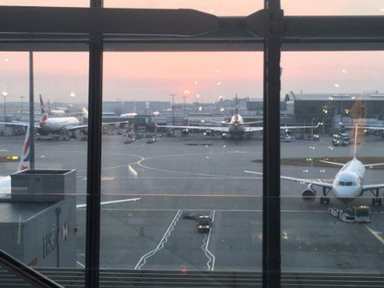 Аэропорт продолжает работу в штатном режиме