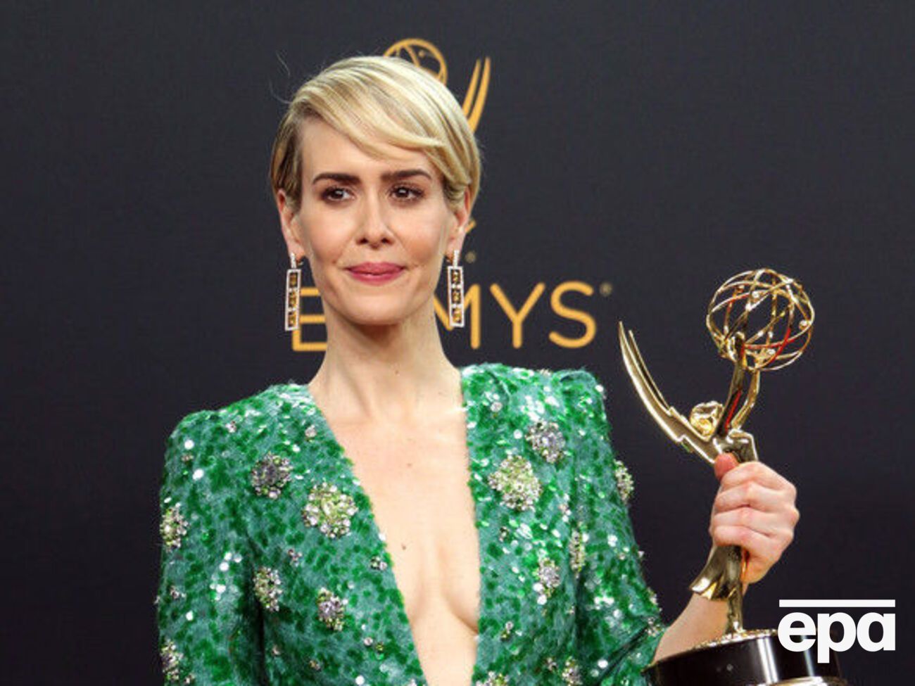 Полсон получила статуэтку как лучшая актриса мини-сериала за игру в "Американской истории преступлений"