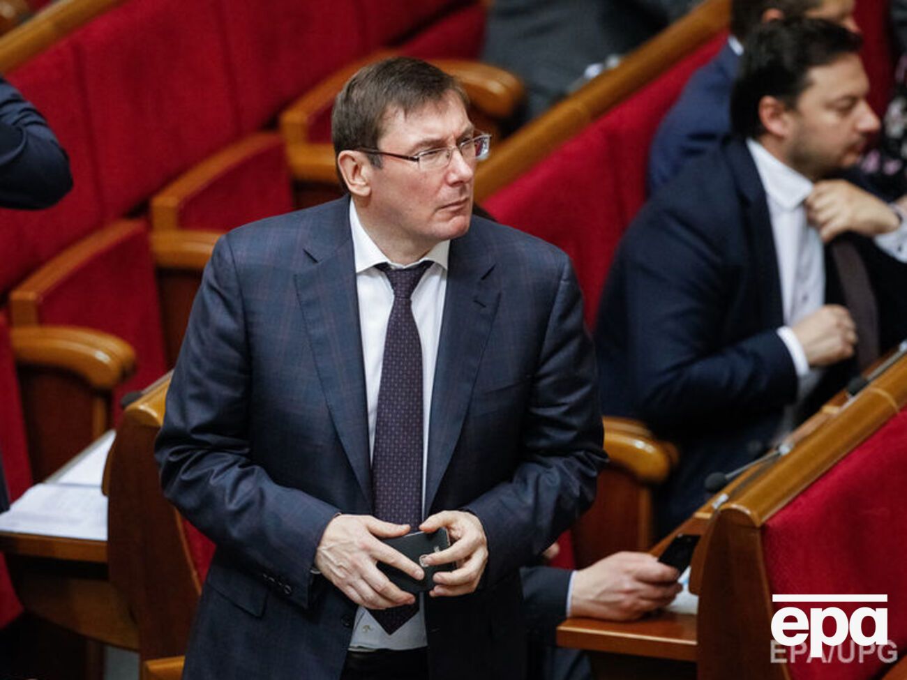 Луценко сообщил, что прокурорам вдвое поднимут зарплату