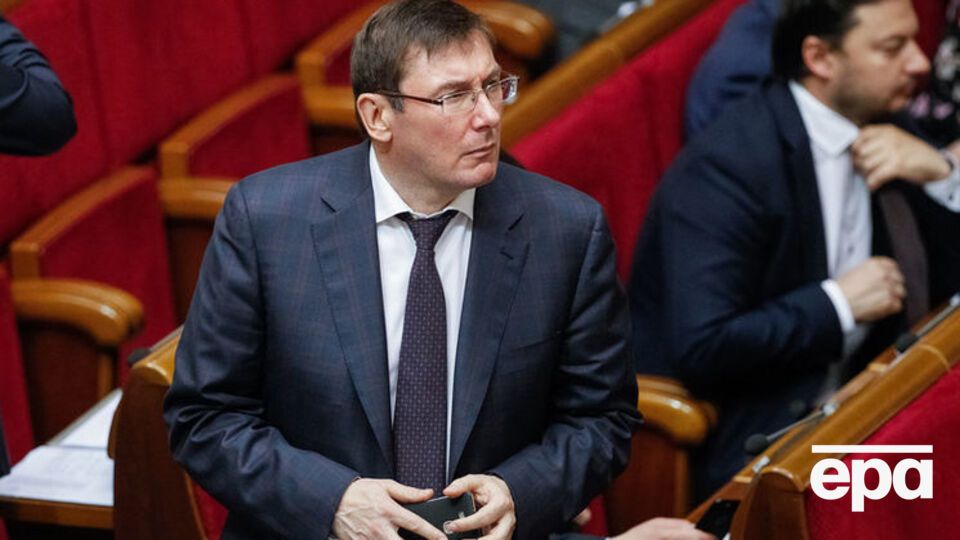 Луценко сообщил, что прокурорам вдвое поднимут зарплату