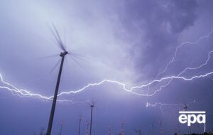 Самая продолжительная молния была зафиксирована на Лазурном берегу во Франции в 2012 году, она продолжалась 7.74 секунды