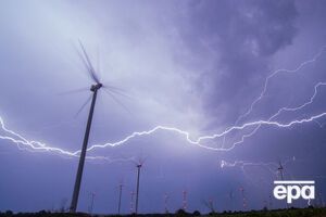 Самая продолжительная молния была зафиксирована на Лазурном берегу во Франции в 2012 году, она продолжалась 7.74 секунды