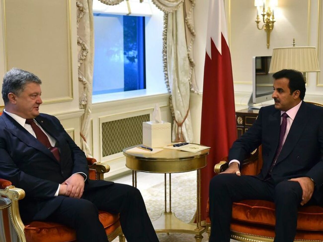 Президент Украины Петр Порошенко провел встречу с эмиром Катара шейхом Тамимом бин Хамадом Аль Тани