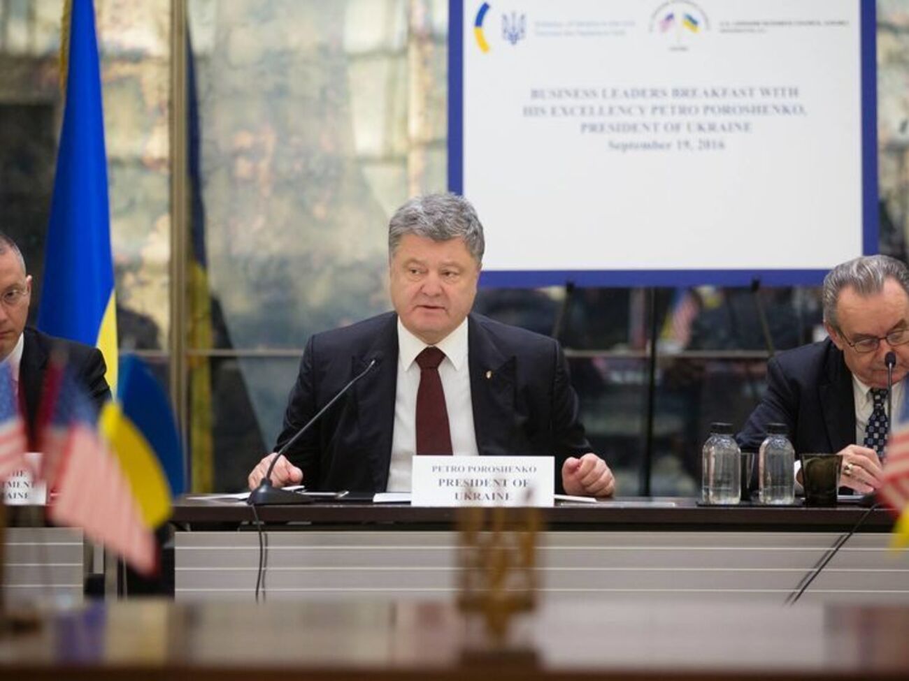 Порошенко:&nbsp;Наша самоотверженная работа позволила предупредить возникновение еще одной волны беженцев в Европу