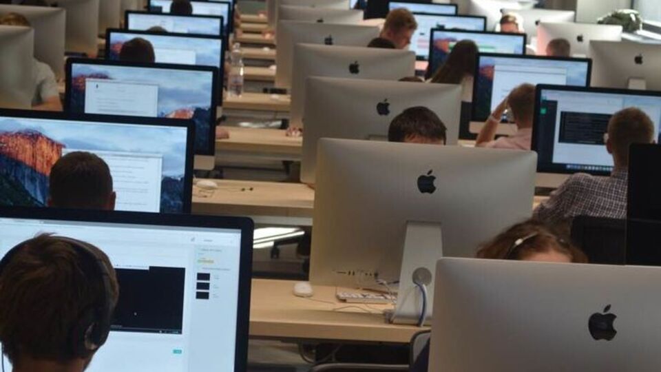 Учебный процесс отличается от традиционного – нет лекций и преподавателей