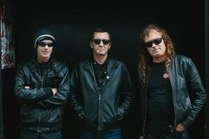 Радд (на фото по центру)выставил перед AC/DC особенные условия своего возвращения в коллектив