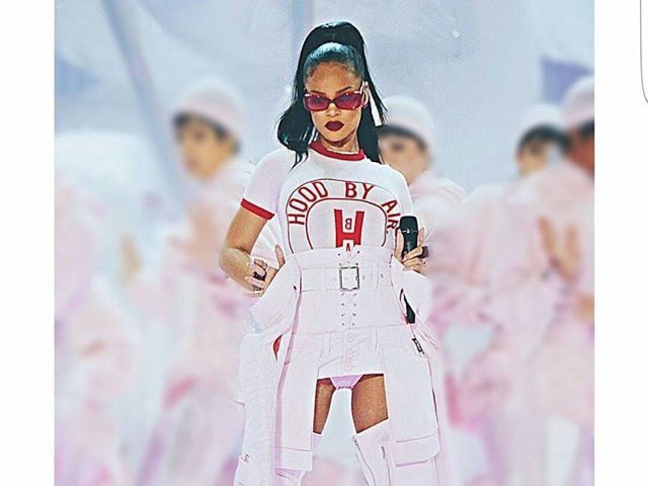 Рианна показала тату на ноге