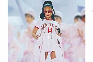 Рианна показала тату на ноге