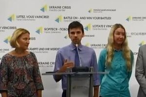 Ковтонюк (на снимке у микрофона): Наиболее ожидаемой частью реформ в украинской медицине является введение государственного медицинского страхования