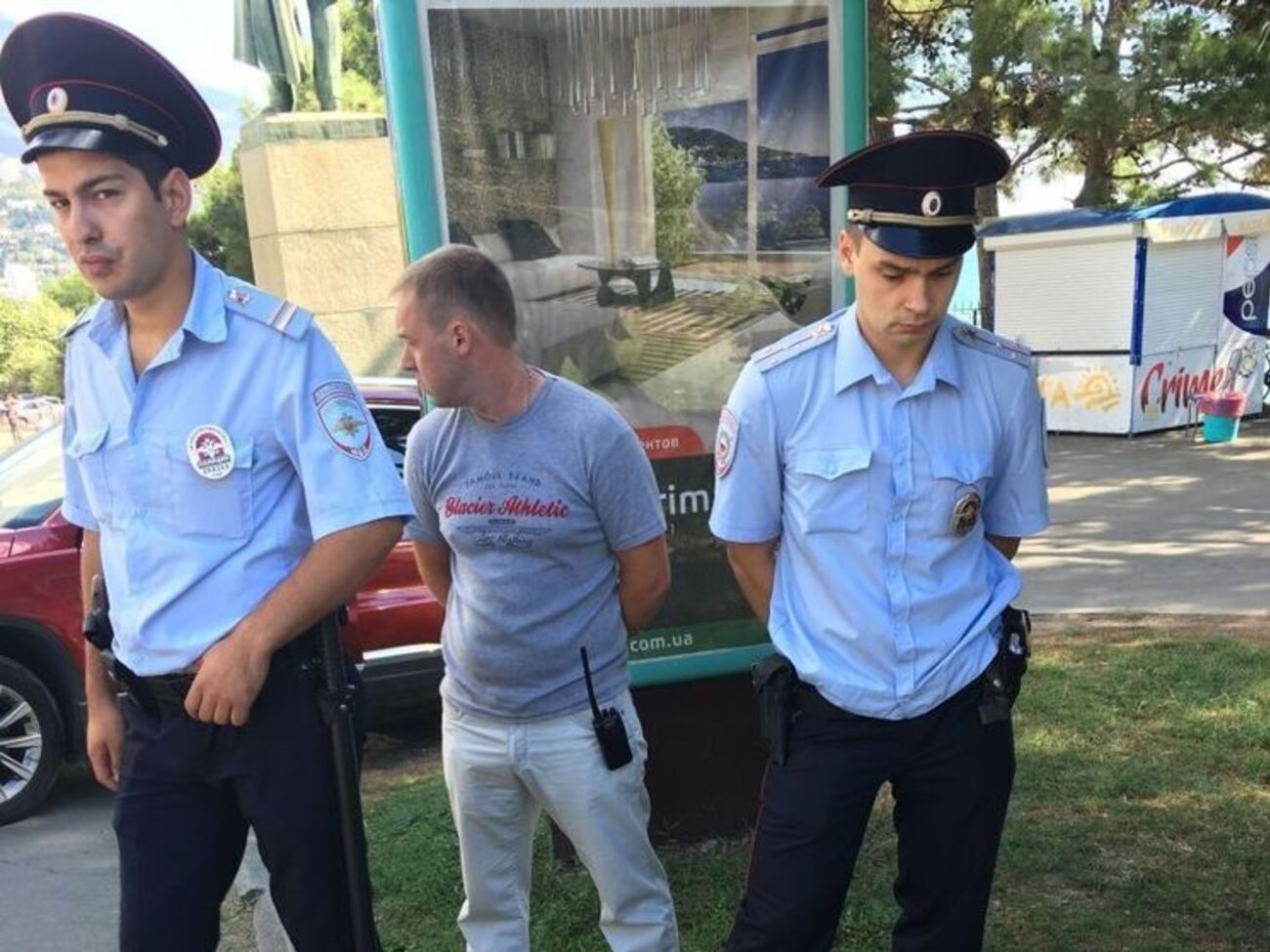 На протяжении нескольких месяцев мужчина и его семья защищали от демонтажа арендуемое ими кафе "Хоттабыч"